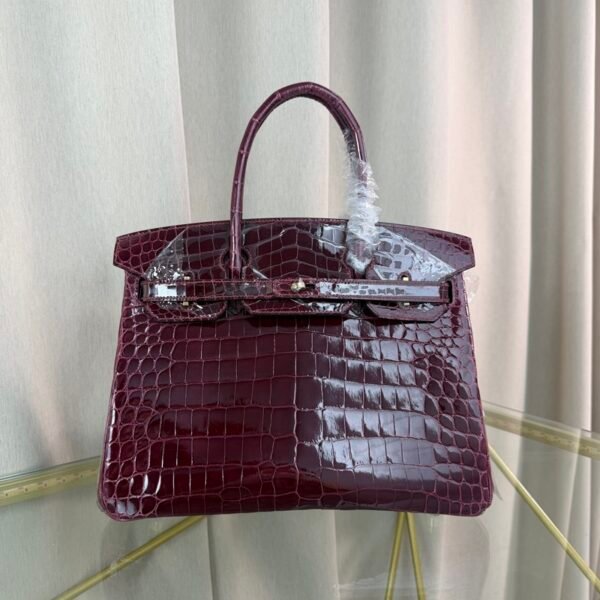 Birkin-30-Bordeaux-Shiny-Niloticus-Crocodile-Gold-Hardware Birkin 30 Bordeaux Shiny Niloticus Crocodile Gold Hardware bag