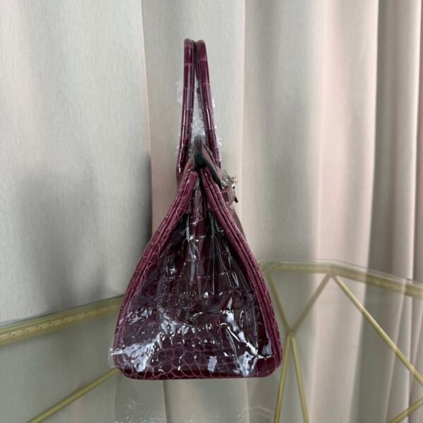 Birkin-30-Bordeaux-Shiny-Niloticus-Crocodile-Gold-Hardware Birkin 30 Bordeaux Shiny Niloticus Crocodile Gold Hardware bag
