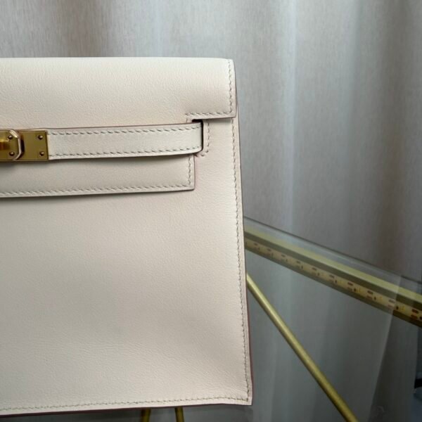 Kelly Danse Style Craie Swift Gold Hardware