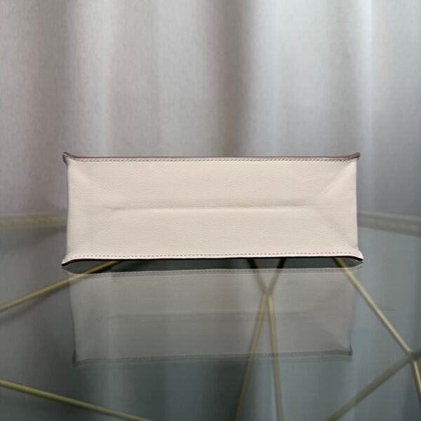 Kelly Danse Style Craie Swift Gold Hardware